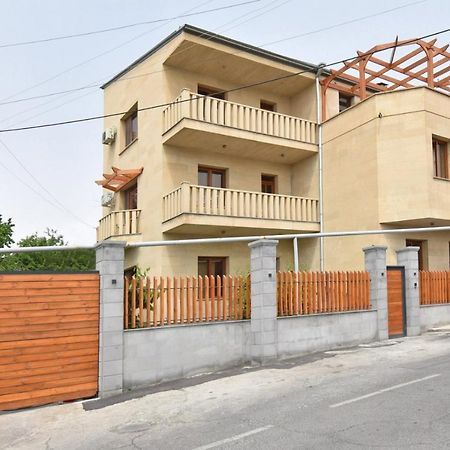 Homestay At City Center Yerevan Exterior photo