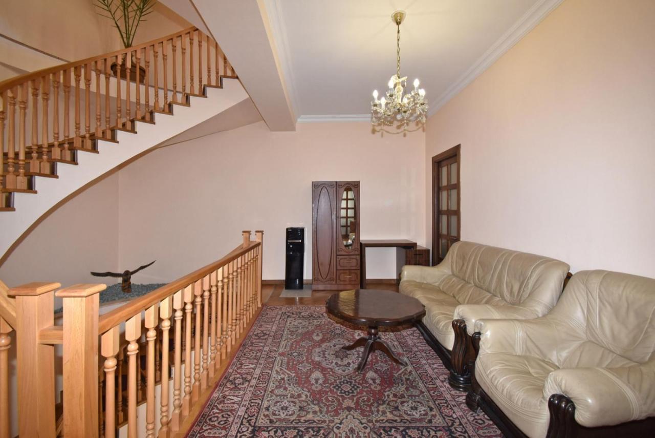 Homestay At City Center Yerevan Exterior photo