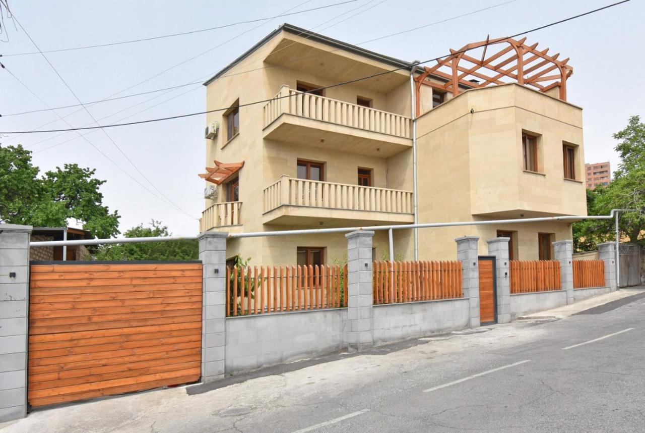 Homestay At City Center Yerevan Exterior photo