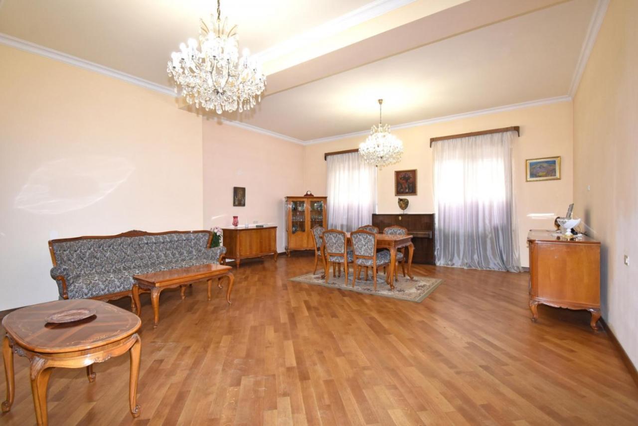 Homestay At City Center Yerevan Exterior photo