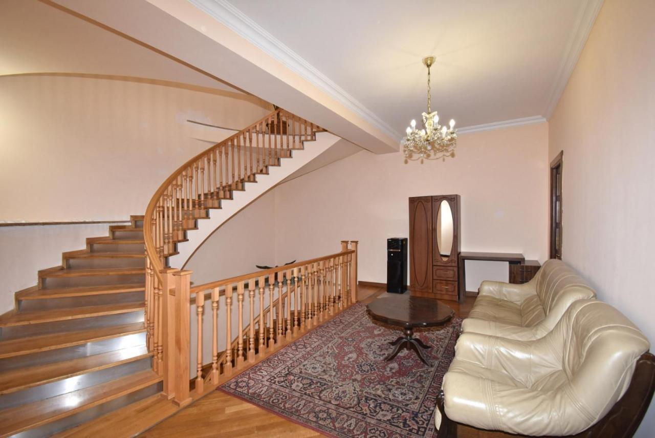Homestay At City Center Yerevan Exterior photo